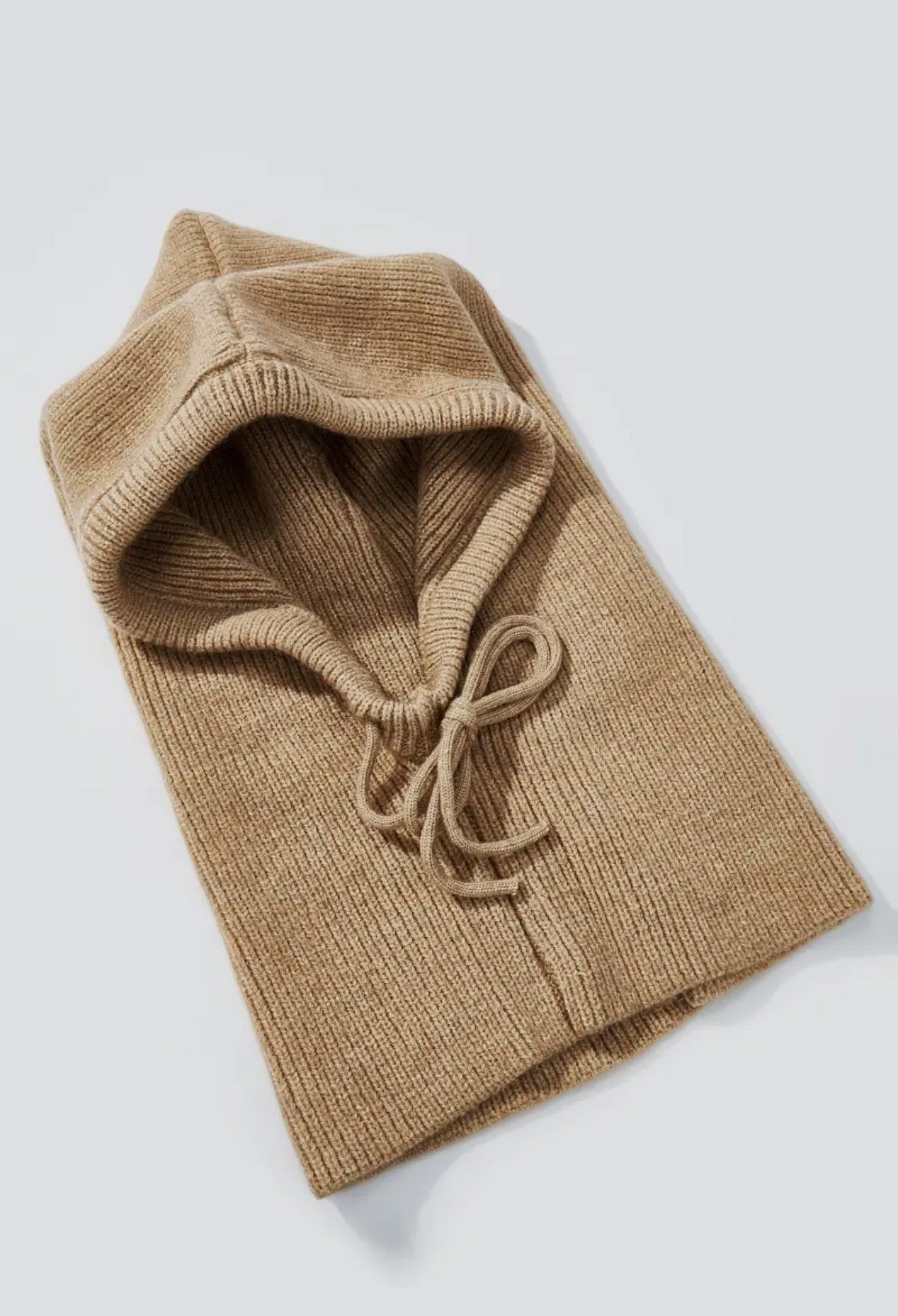 Ribstrikket balaclava – (grå, sort & camel)