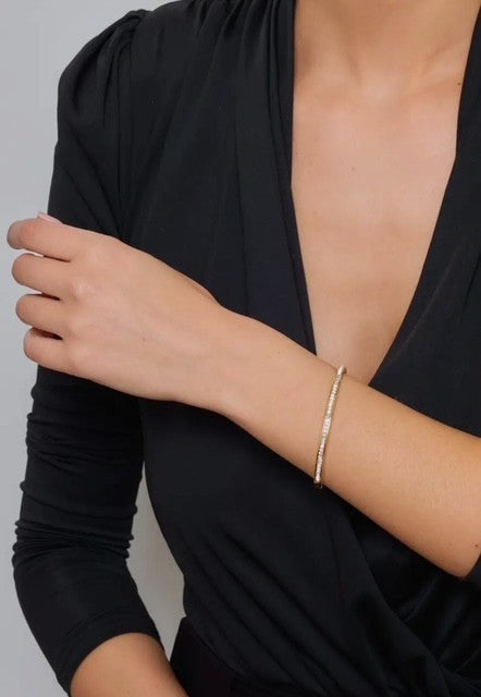 Guldfarvet armbånd med rhinestones