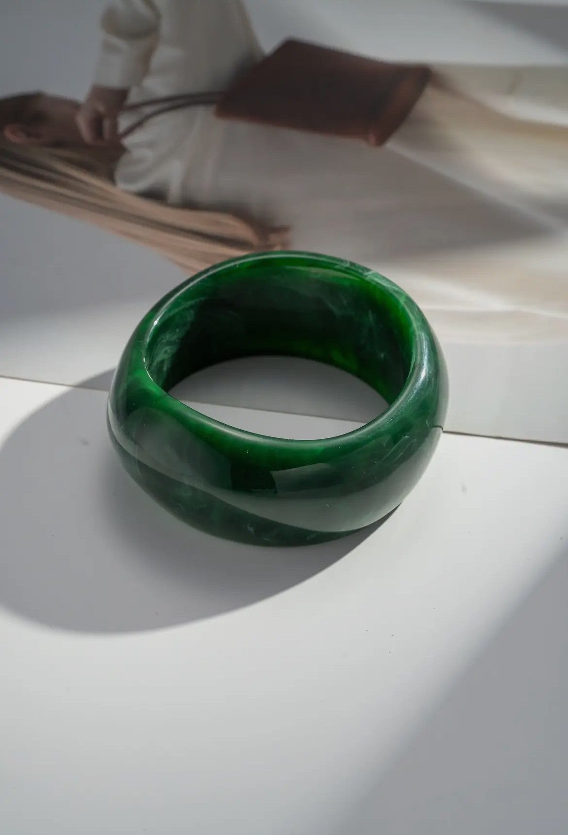 Armbånd i Harpiks look- Grøn bred