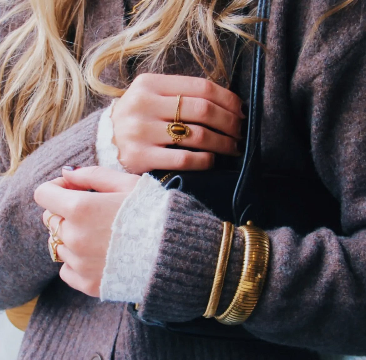 Retro Tube Armbånd – Guld (elastisk statement cuff) Slank