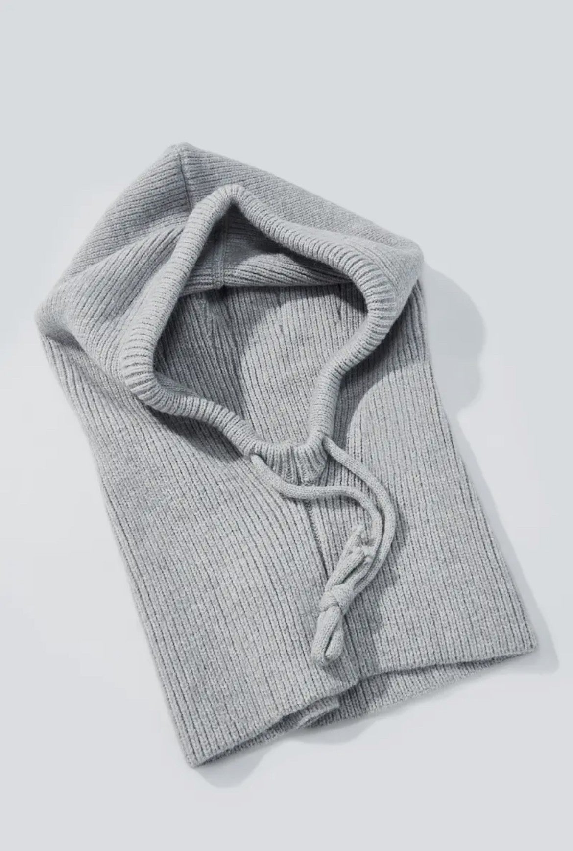 Ribstrikket balaclava – (grå, sort & camel)