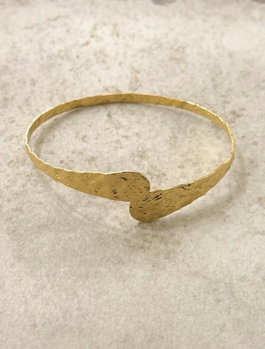 ✨ Kassandra Hamret Guld Armbånd