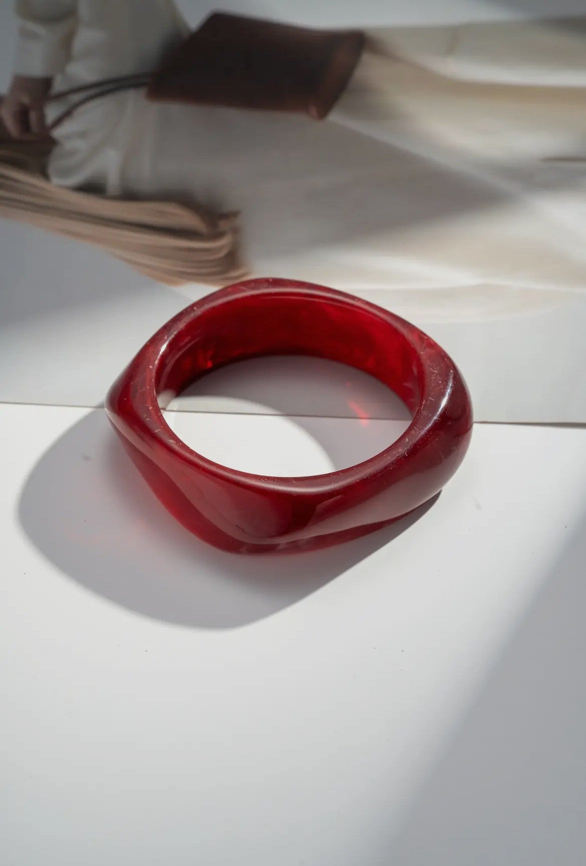 Armbånd i Harpiks look - bordeaux lys