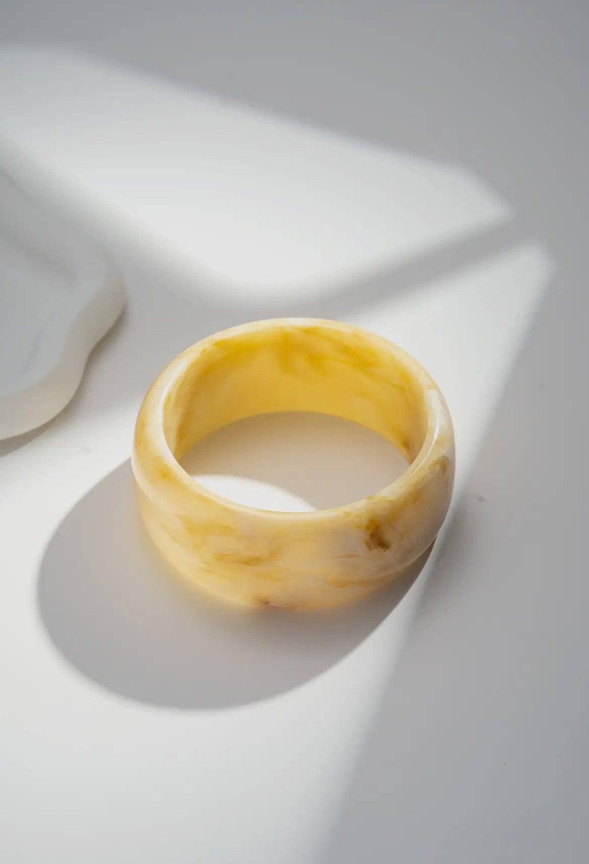 Armbånd i Harpiks look med Marmor-effekt – Ecru