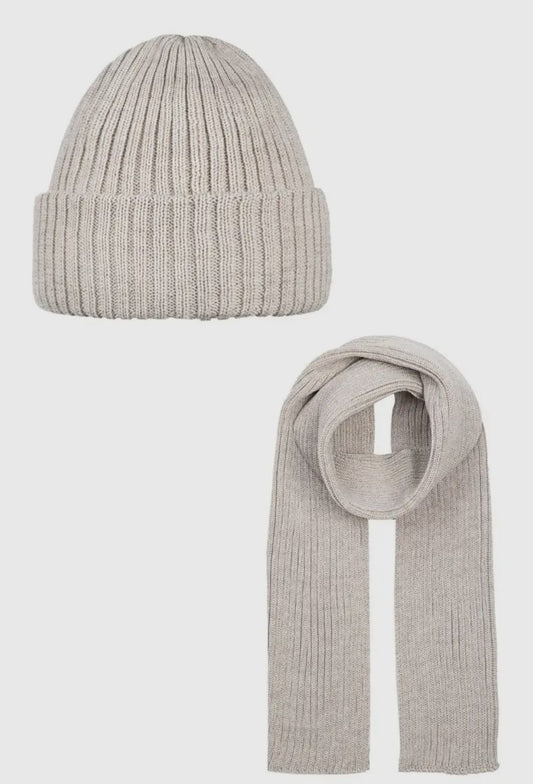 Hue og halstørklæde i 100% merinould – fås i beige og lyserød