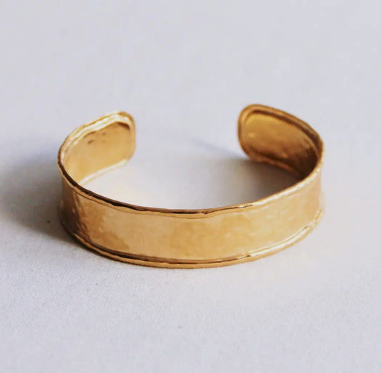 Bredt Struktur Cuff Armbånd – Guld (Rustfrit Stål)