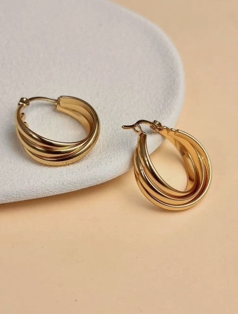 Guldbelagte hoops i flettet design – Elegant & tidløs