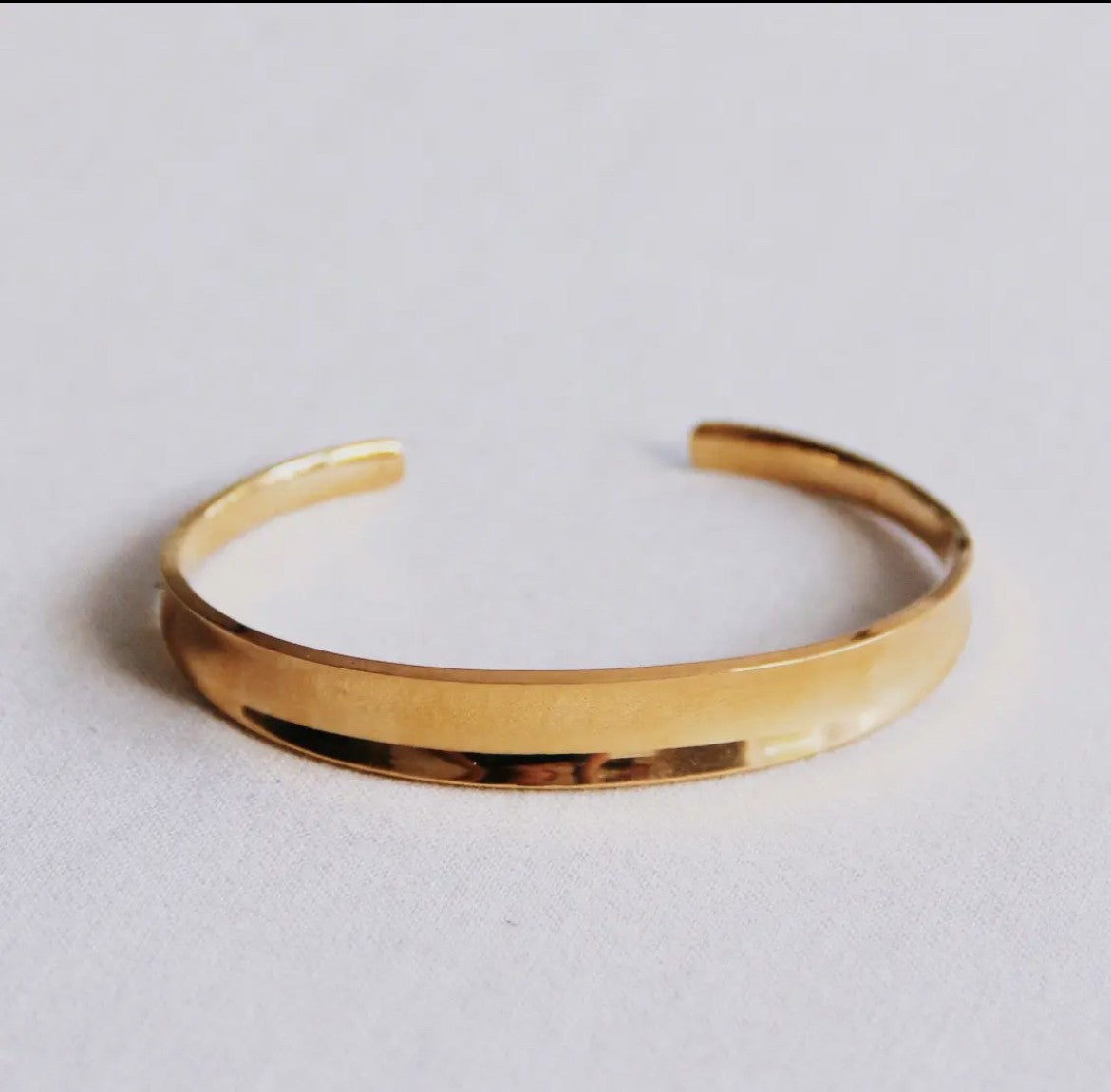 Blusset Guld Cuff Armbånd – Rustfrit Stål (Justerbart)