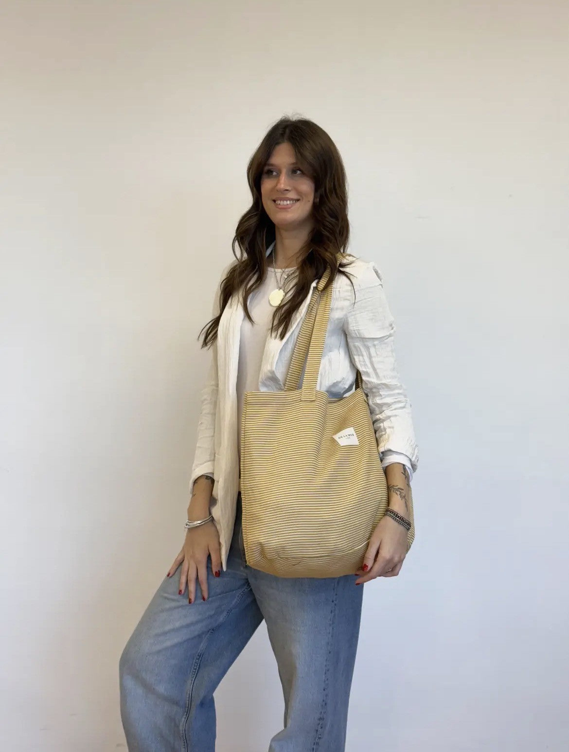 Tote bag i polstret stof – sennep striber (Stor) | De La Mur